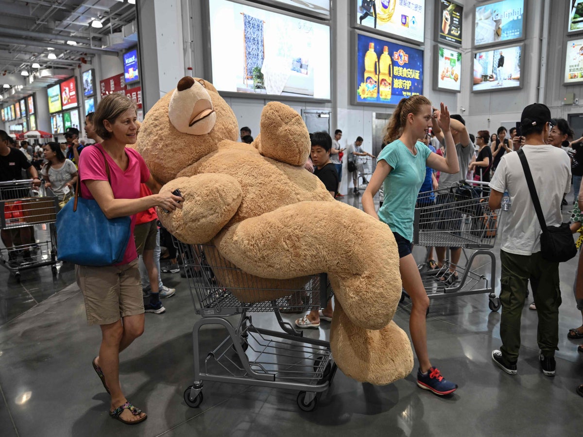 Influencers in Shanghai are posing at Costco, pretending they're