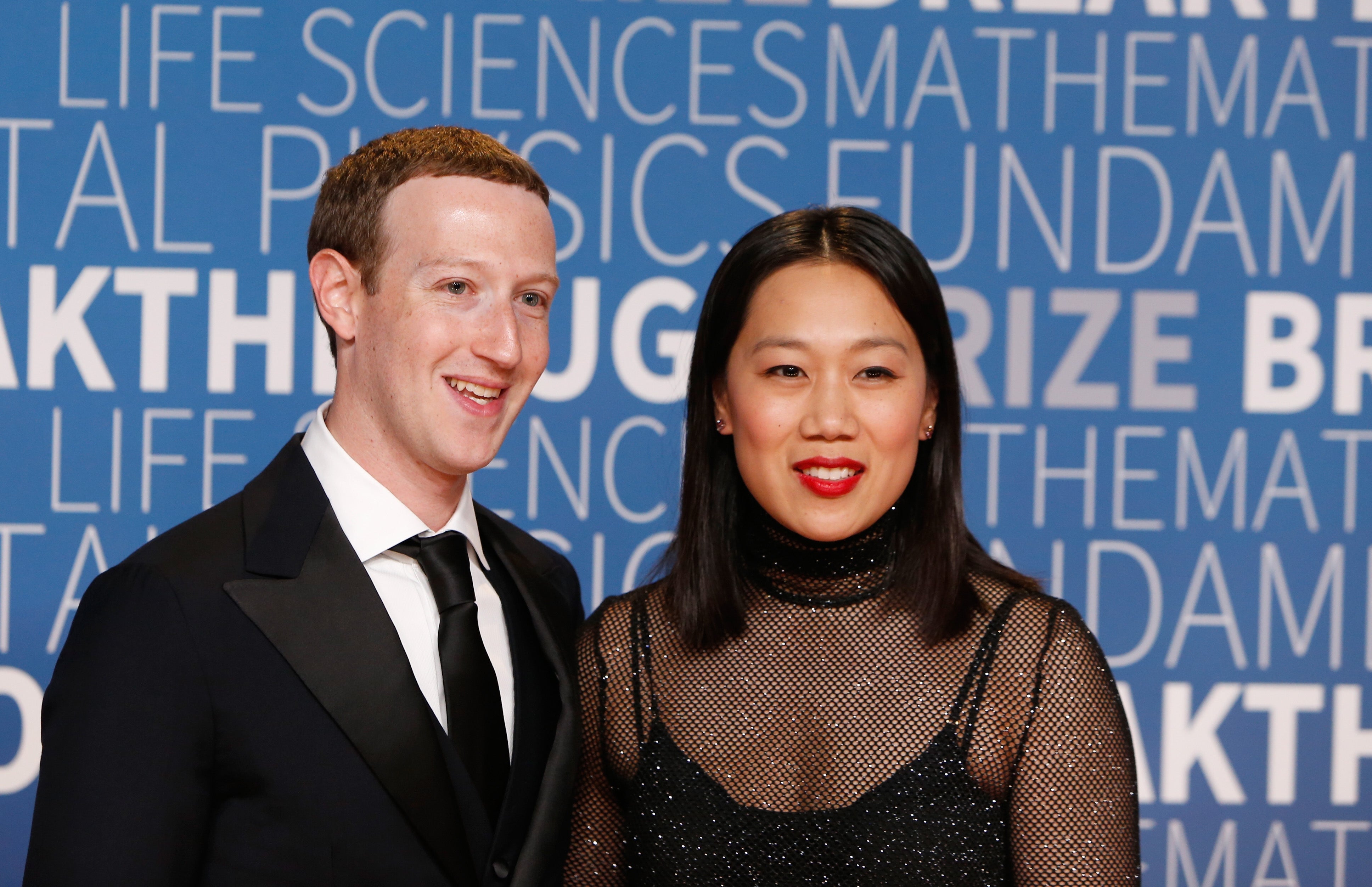 Mark Zuckerberg is teaching daughters how to code