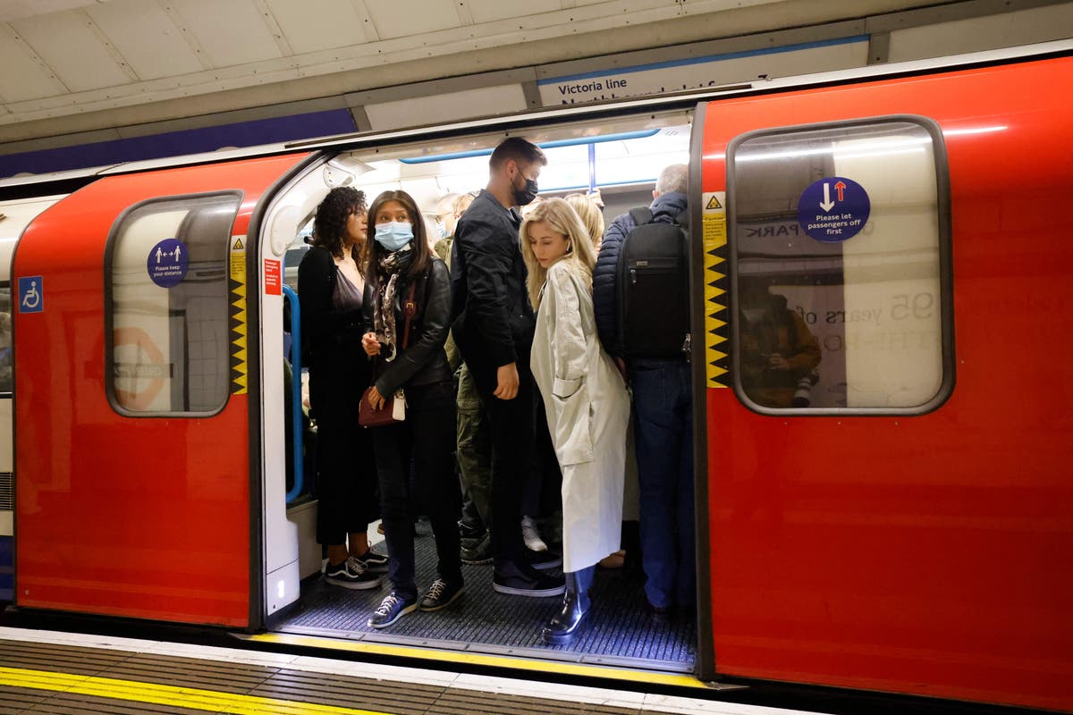 Sadiq Khan calls for mandatory face masks on public transport to stop spread of Covid