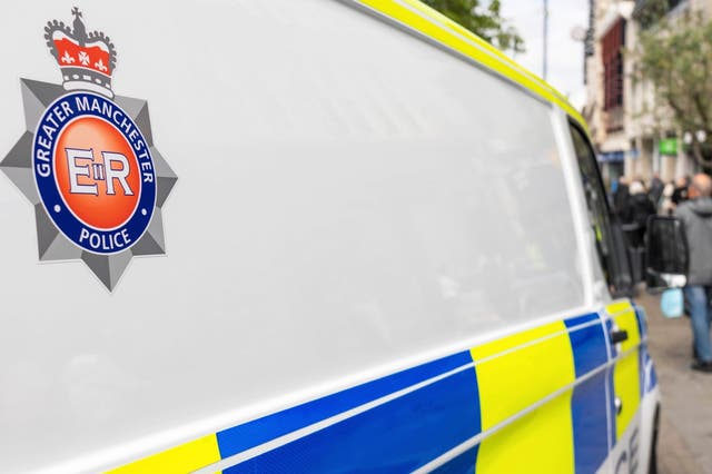 <p>Los agentes de policía de Greater Manchester permitieron que el hombre caminara libre después de haber sido llamado a un disturbio en el piso de su compañero.</p>