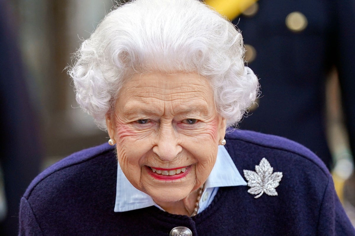 Queen advised by doctors to rest for at least two more weeks and