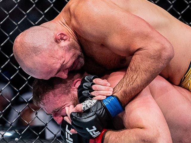 <p>Glover Teixeira submits Jan Blachowicz in the second round</p>