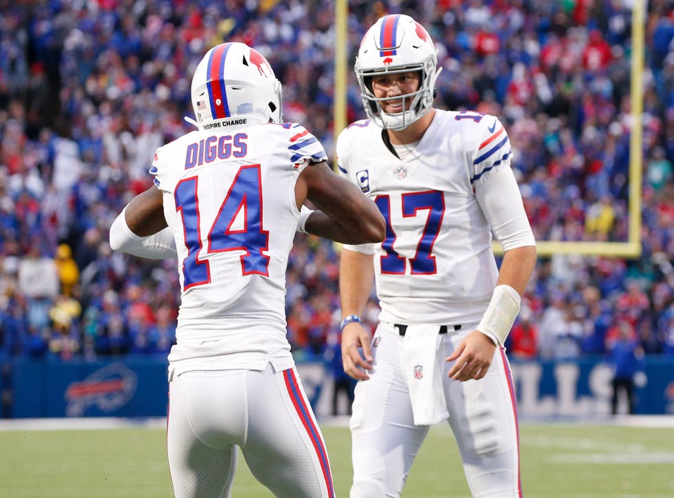 Buffalo Bills receiver Stefon Diggs, left, celebrates his touchdown with quarterback Josh Allen (Jeffrey T. Barnes/AP)
