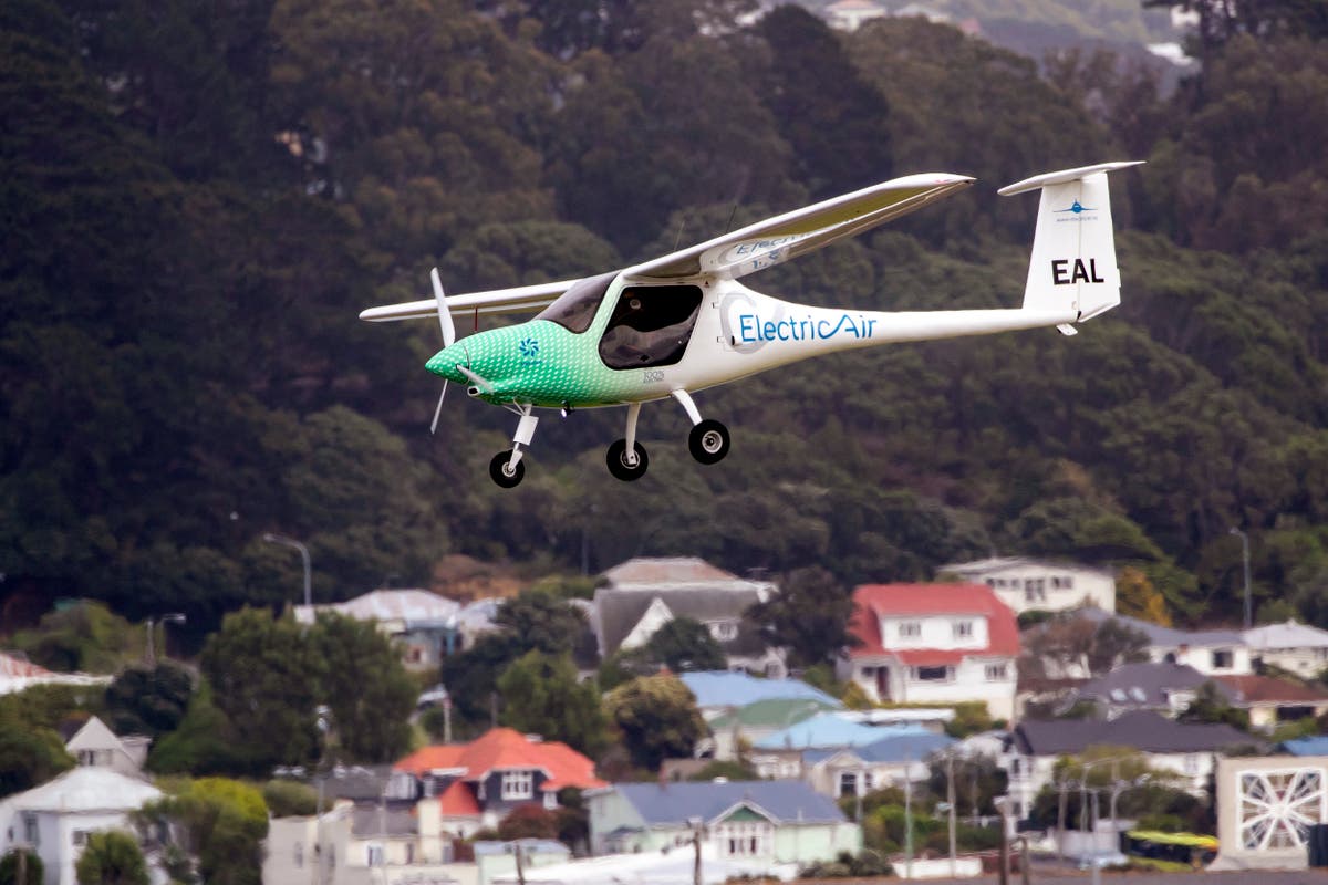 New Zealand strait crossed for first time by electric plane