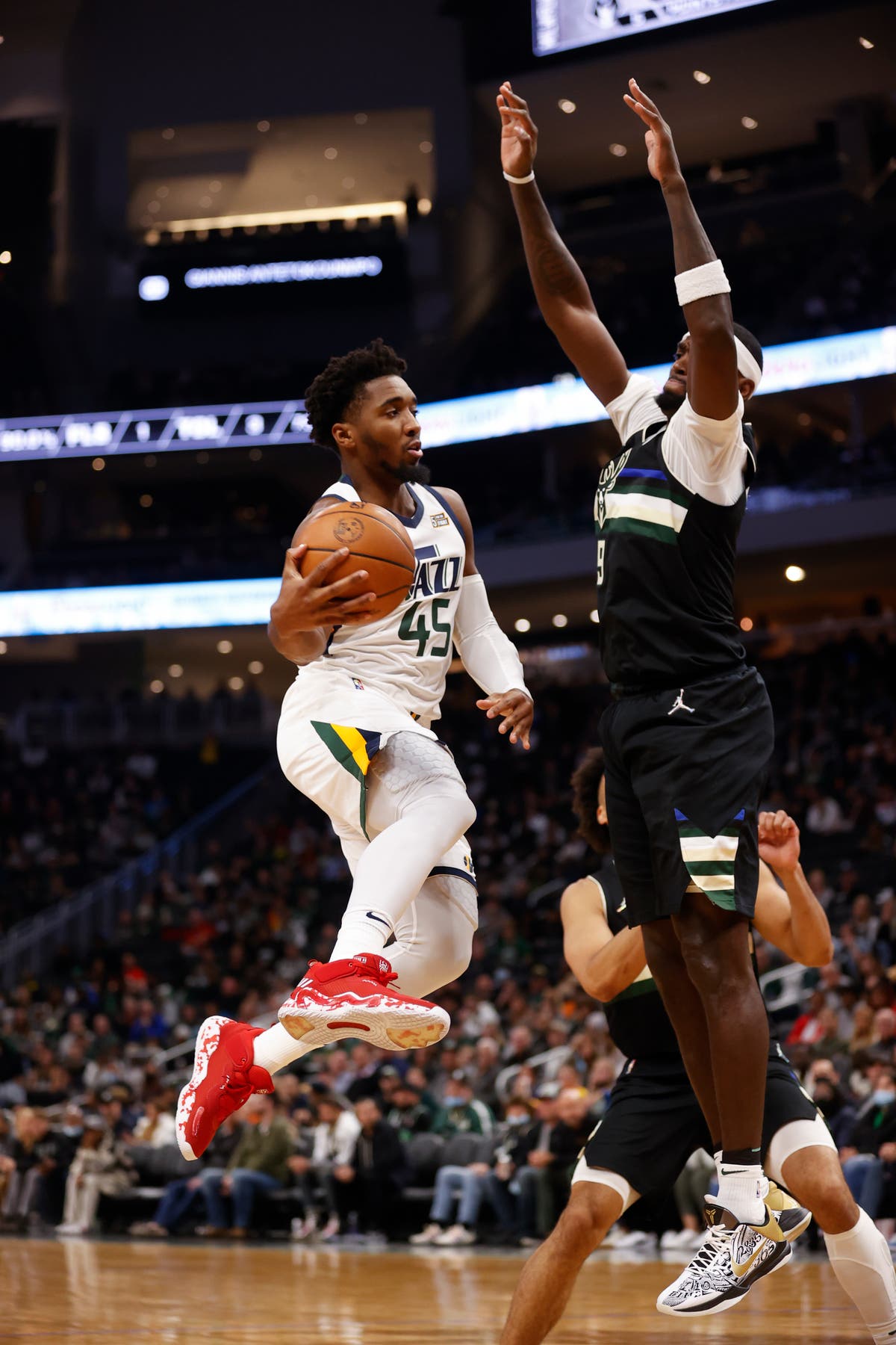 Milwaukee Bucks lose three straight as Utah Jazz rebound from first defeat