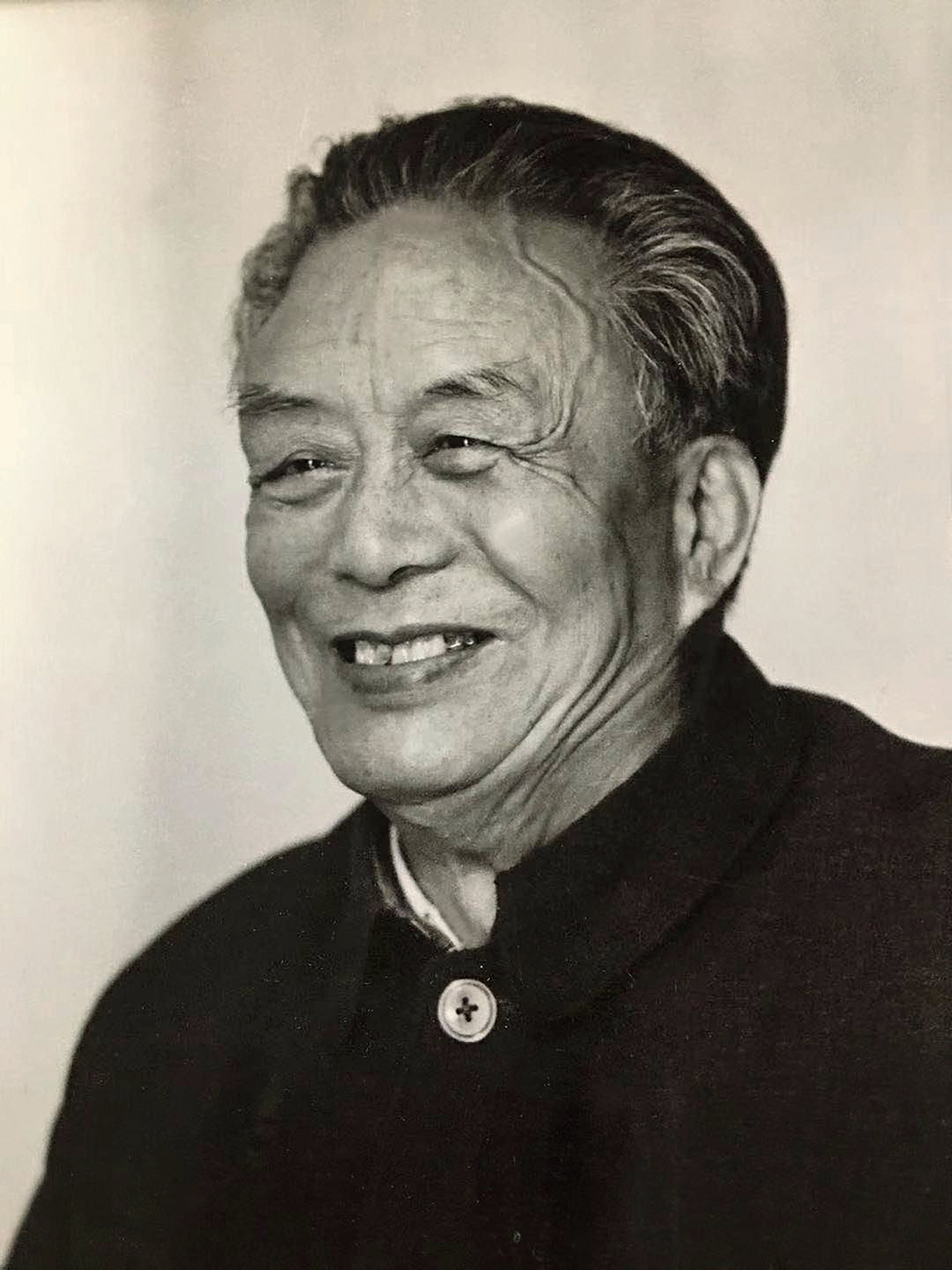 Ai Qing in Beijing after being released from a rehabilitation camp in 1980