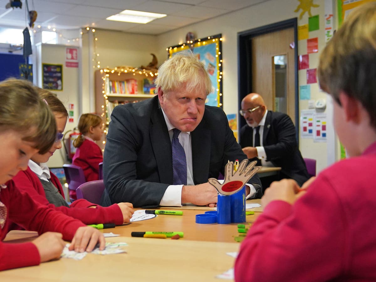 Education secretary considers plans to extend school day in England