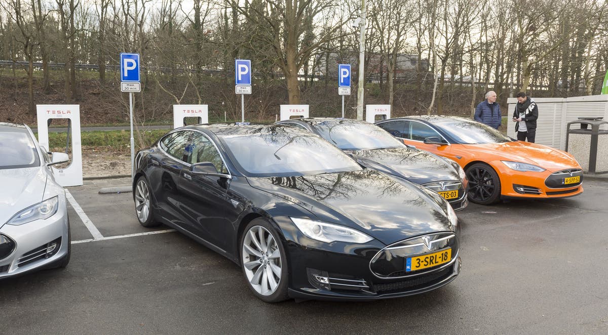 Tesla starts programme to open up superchargers to non-Tesla electric vehicles