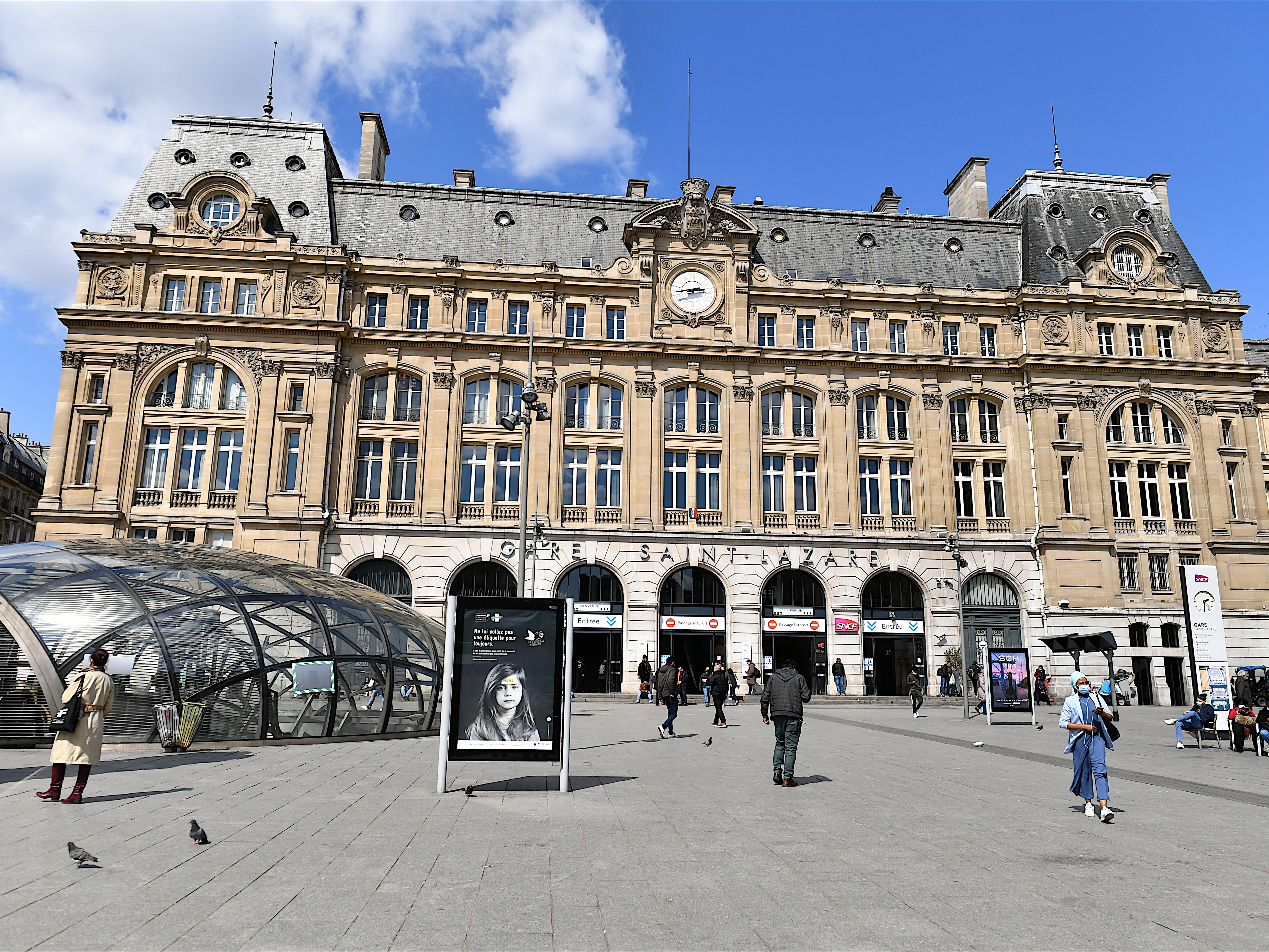 A man has reportedly been shot after threatening security officers with a knife at Saint-Lazare railway station, in Paris