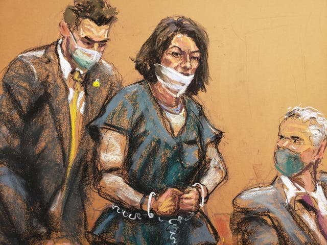 <p>Ghislaine Maxwell, la asociada de Jeffrey Epstein acusada de tráfico sexual, es llevada a la corte con grilletes para una audiencia previa al juicio antes de la selección del jurado. </p>
