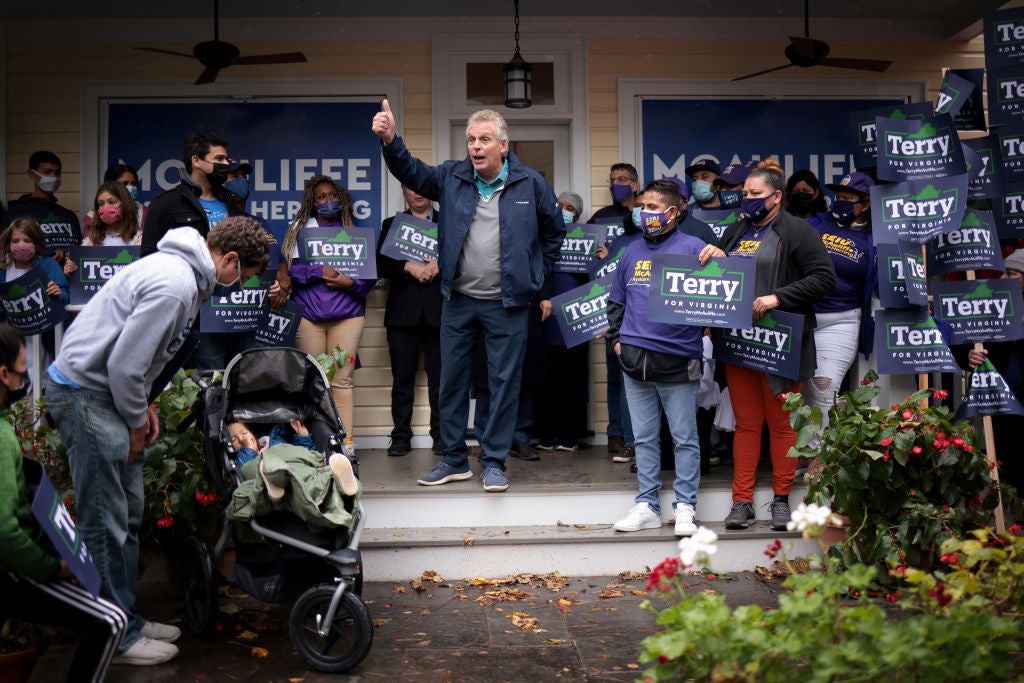 <p>Terry McAuliffe, the Democratic candidate in the Virginia governor’s race, rallies supporters on the final day of voting</p>