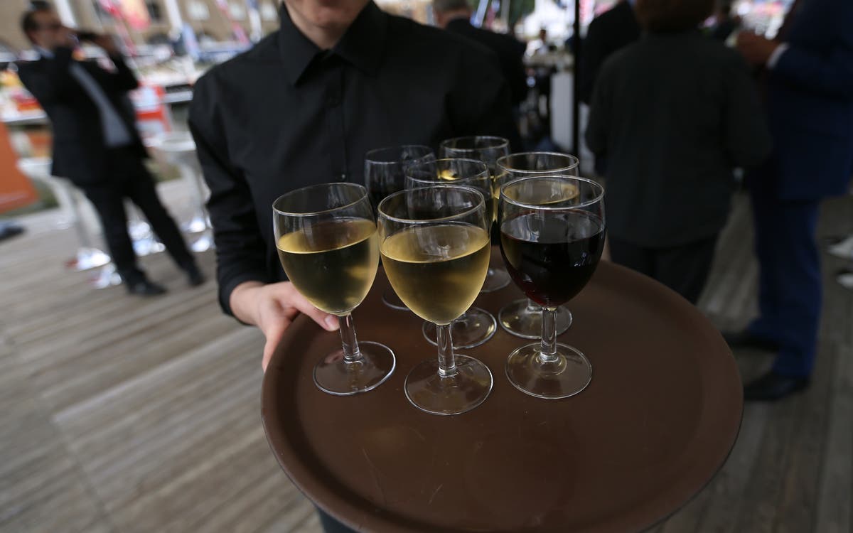 British waitress wins legal battle against Australia’s ‘backpacker tax’