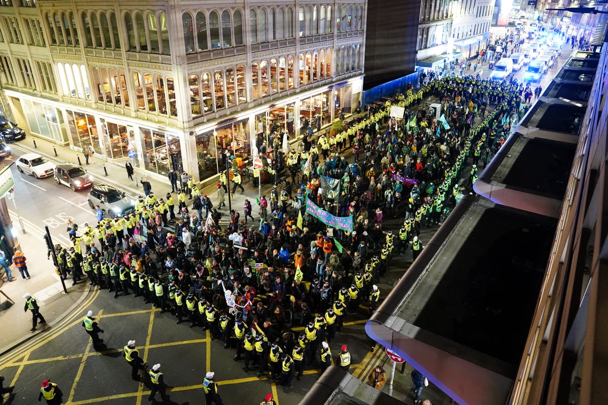 Cop26: Arrests as hundreds of Extinction Rebellion protesters march through Glasgow