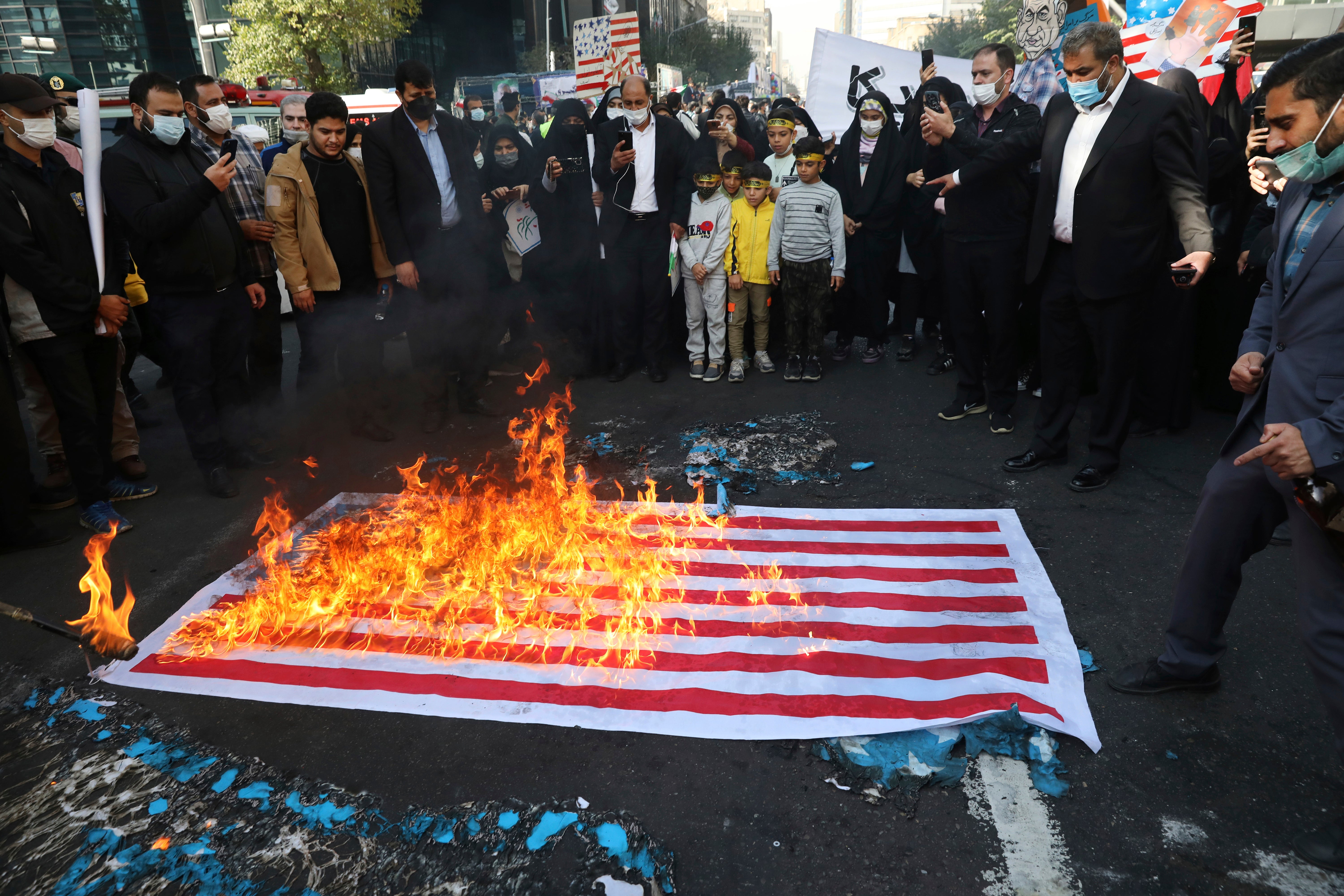 Захват посольства. Захват посольства в Тегеране. Посольство Испании в Тегеране. Американское посольство в Тегеране.