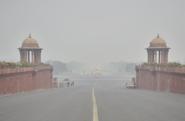 <p>File: A view of the Rajpath in central Delhi amid smoggy conditions ahead of the Hindu festival of Diwali</p>
