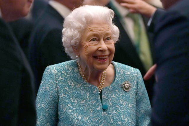 La Reina asiste a la Cumbre de Inversiones Globales en el Castillo de Windsor el 19 de octubre de 2021