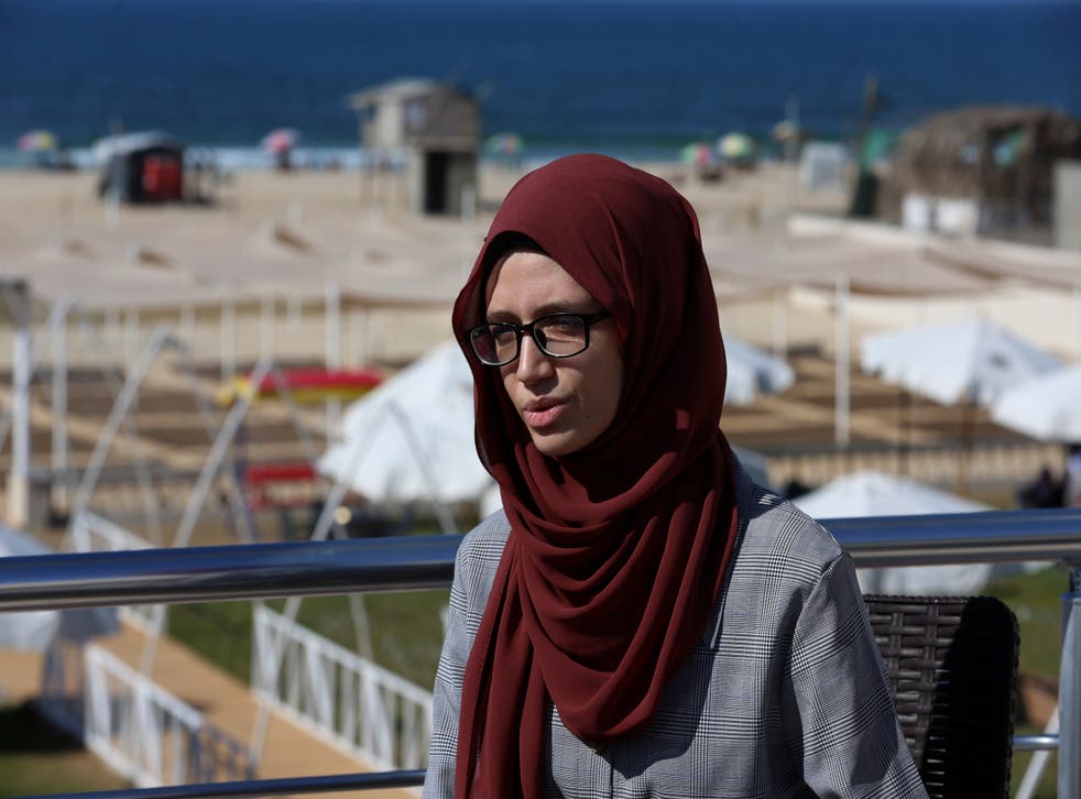 GAZA MUJER VIAJES