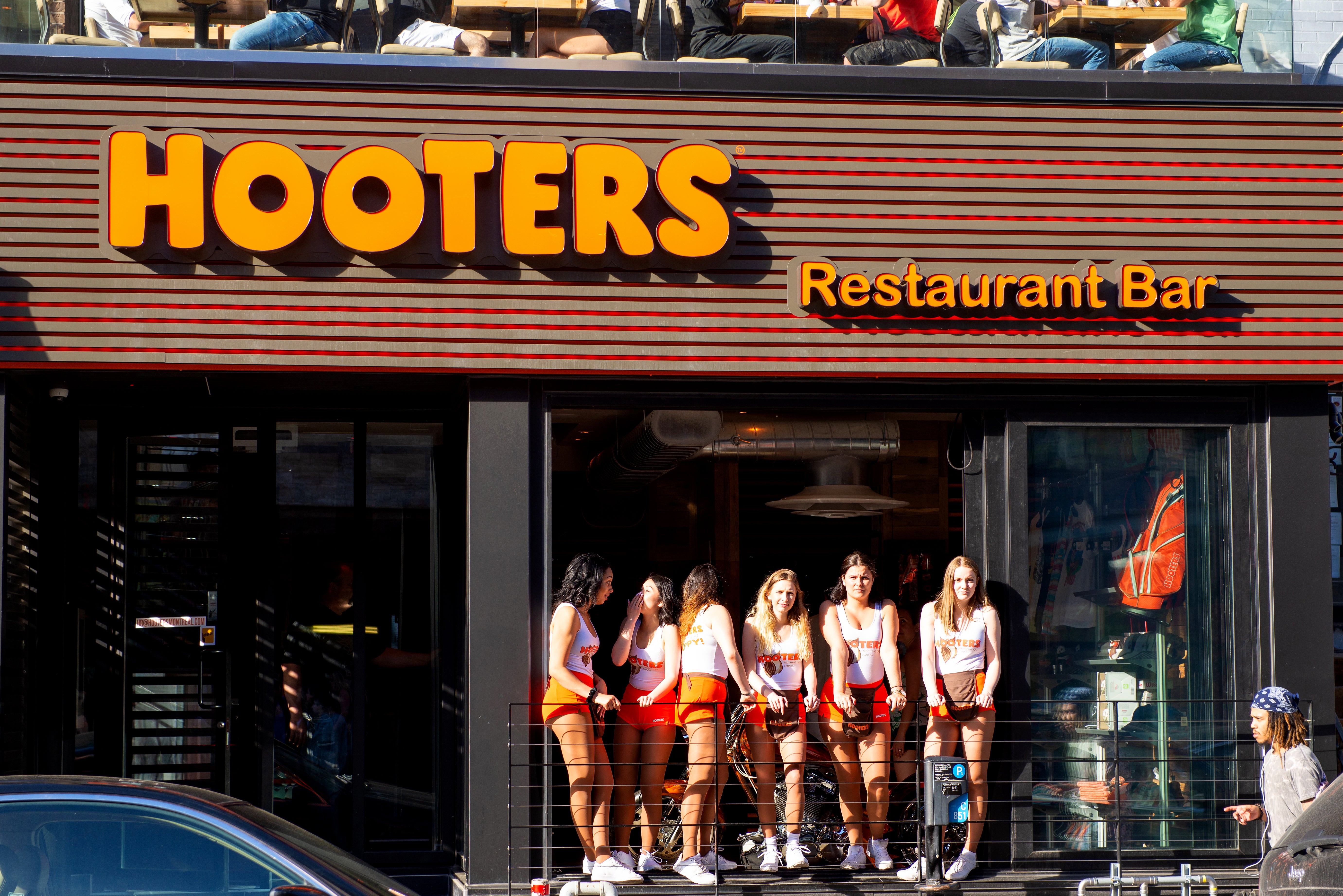 <p>Video claims Hooters opened a ‘plus-size’ restaurant</p>