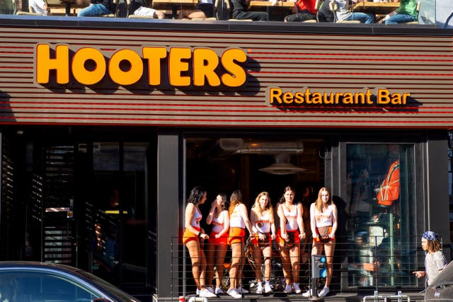 <p>Video claims Hooters opened a ‘plus-size’ restaurant</p>