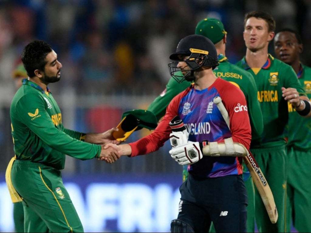 England through to T20 World Cup semi-finals despite defeat against South Africa