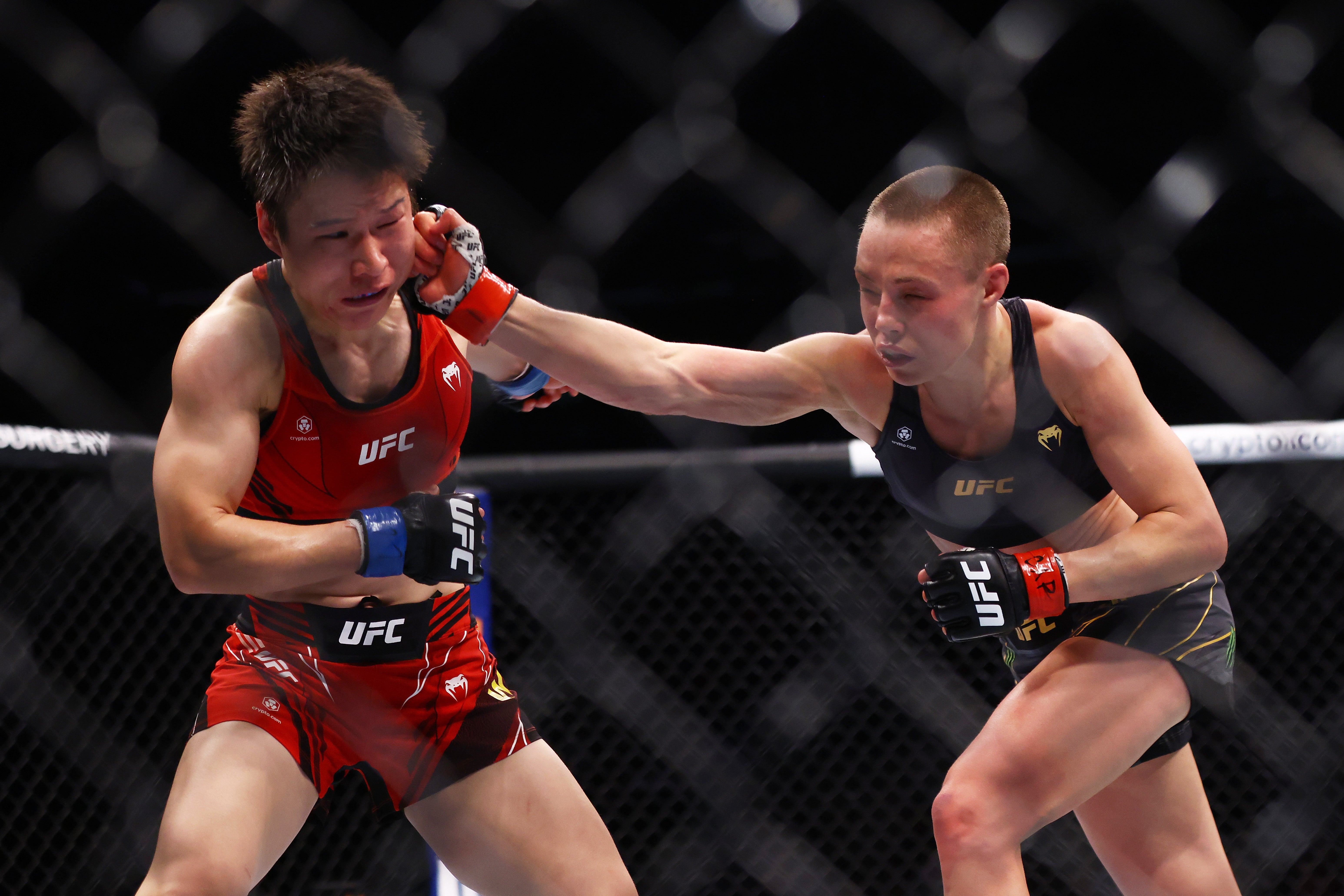 Weili Zhang (left) could not regain the strawweight title from Rose Namajunas