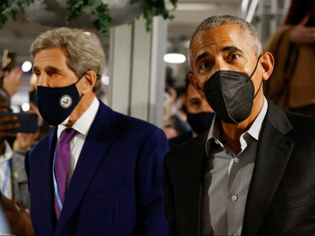 <p>Barack Obama and US presidential envoy for climate John Kerry at Cop26 in Glasgow</p>