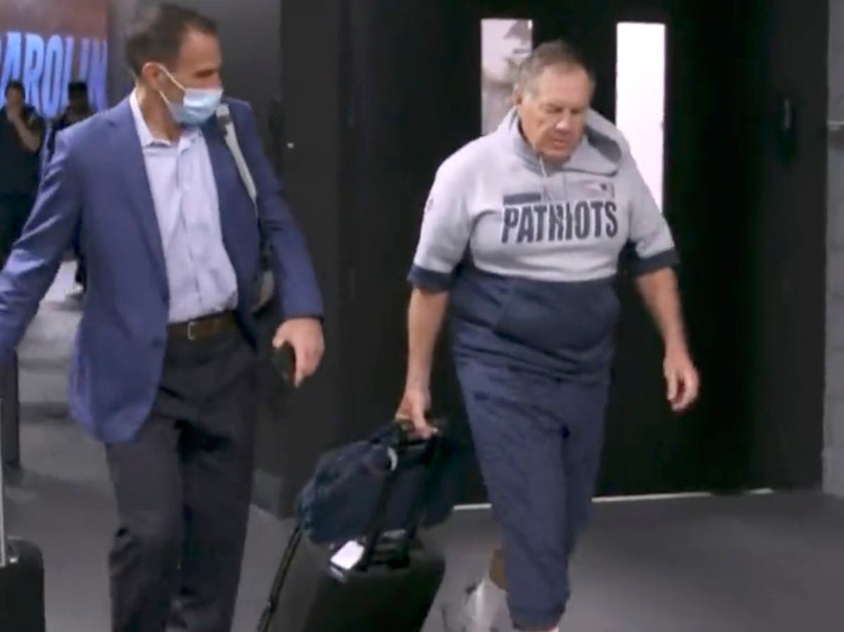 Bill Belichick’s bizarre pregame outfit goes viral Bill Belichick’s bizarre pregame outfit goes viral
