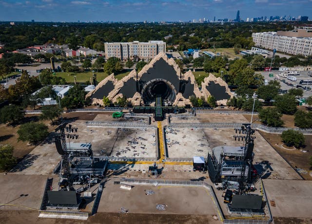 <p>The Astroworld main stage where Travis Scott was performing</p>
