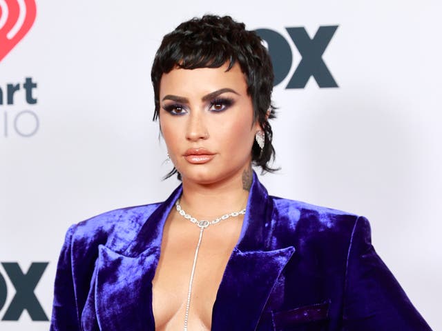 Demi Lovato asiste a los iHeart Radio Music Awards 2021