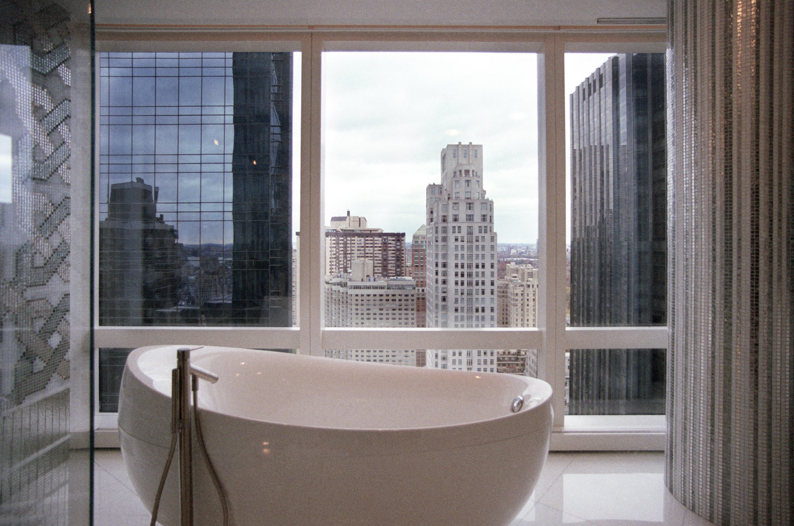 Northern view from one of the upper floor master bathrooms at Time Warner Center designed by Skidmore, Owings & Merrill.