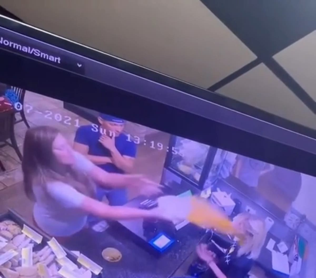 Heavy rain in Sri Lanka leaves 16 dead, thousands displaced