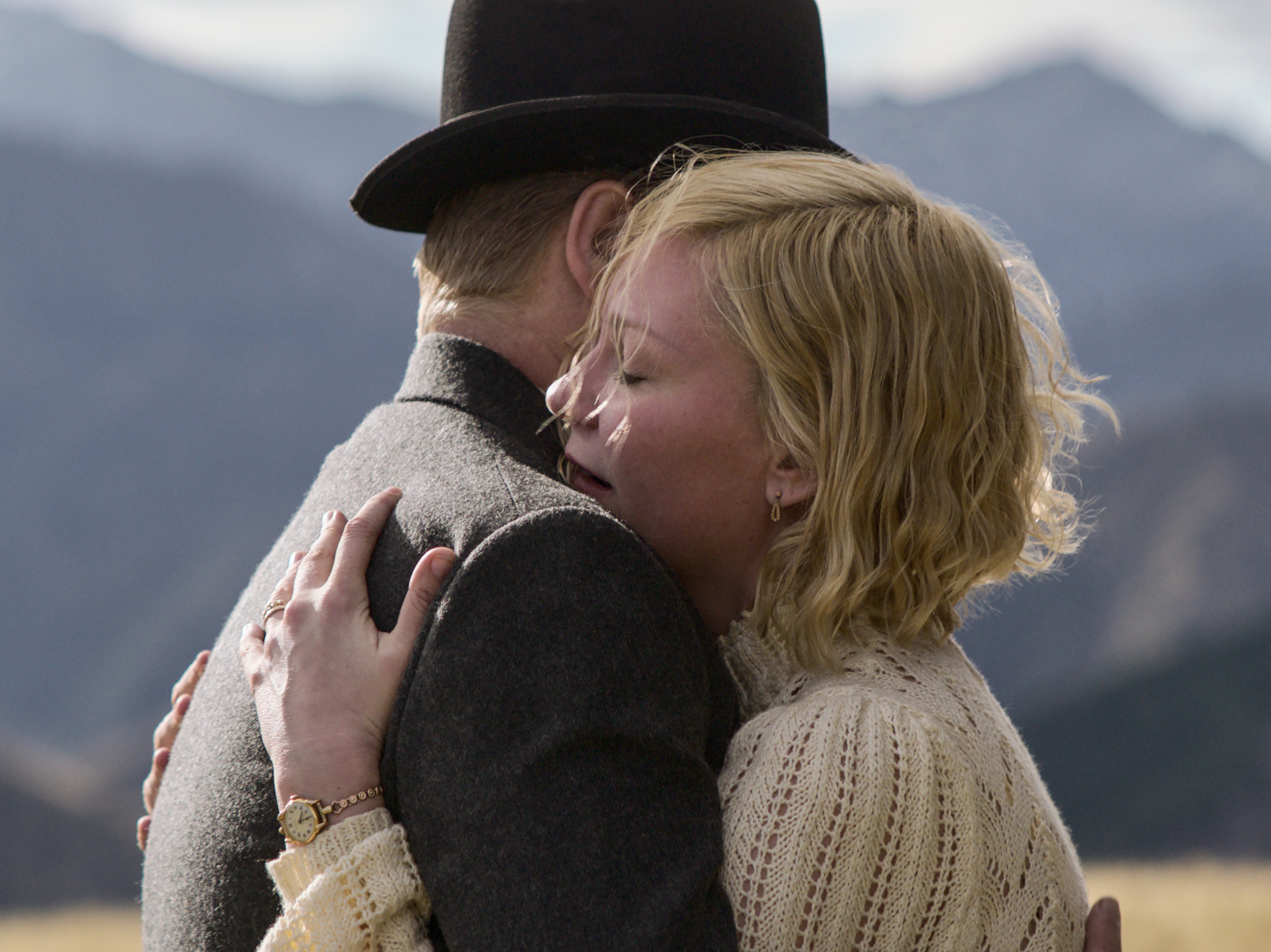 Rose (Dunst) embraces George Burbank, played by real-life husband Jesse Plemons, in ‘The Power of the Dog’