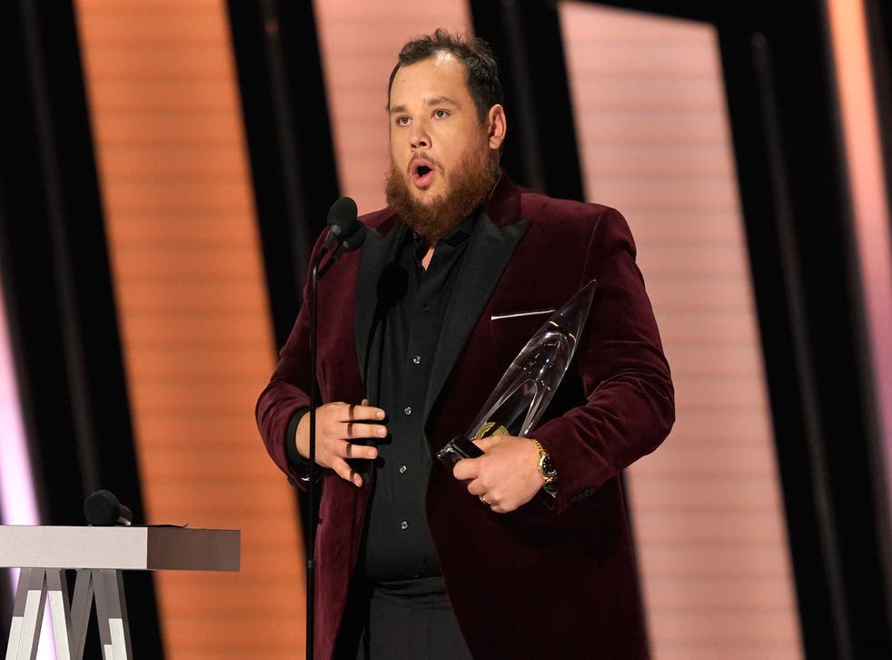 PREMIOS CMA