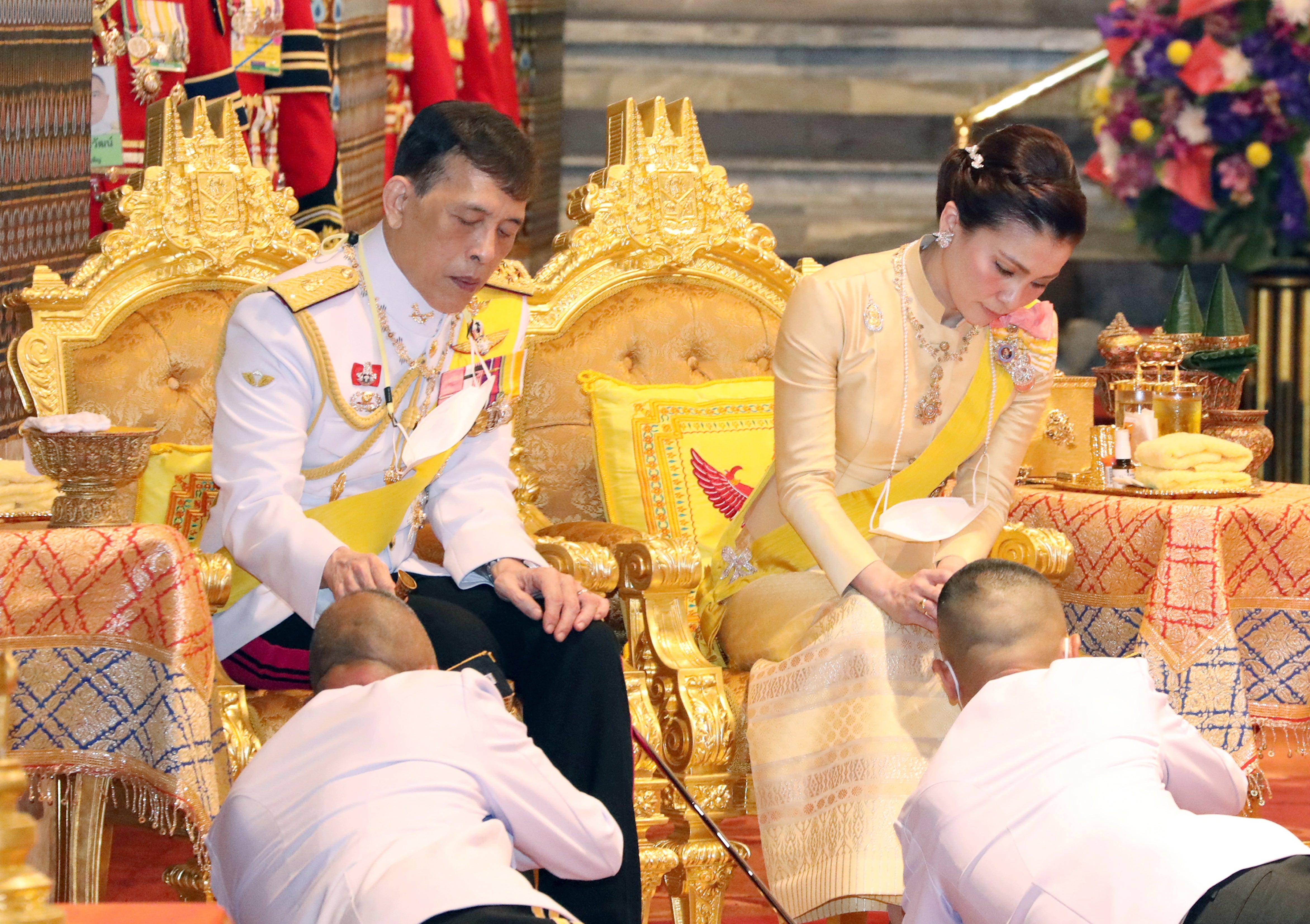 File Thai King Maha Vajiralongkorn (L) with Thai Queen Suthida (R) during a religious ceremony for to commemorate the fifth death his father Bhumibol Adulyadej