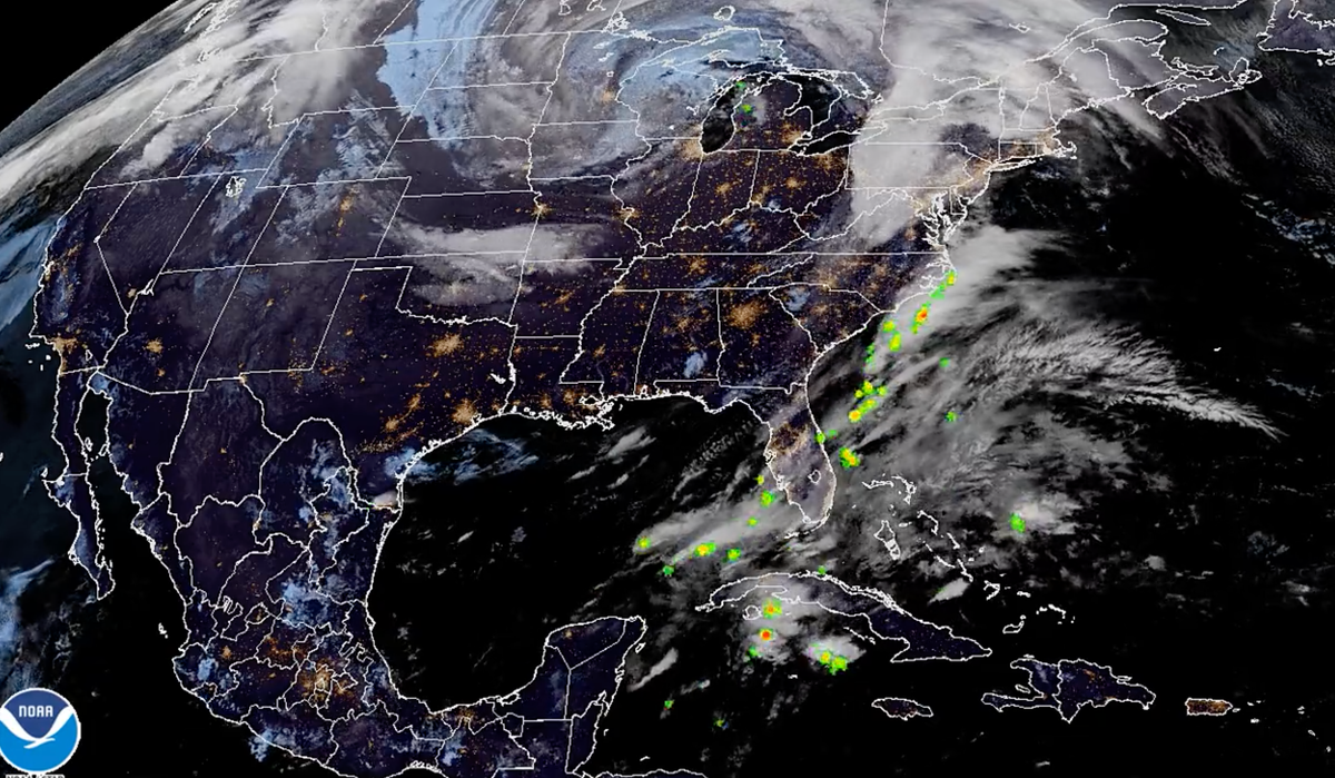Blizzard pummels US Midwest and drenches Northeast in first major winter storm