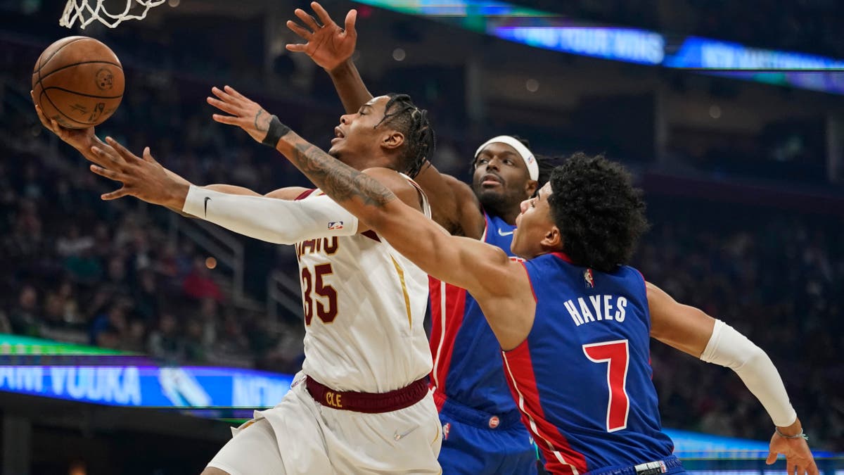 Cavaliers aplastan a Pistons, con 21 puntos de Garland Independent