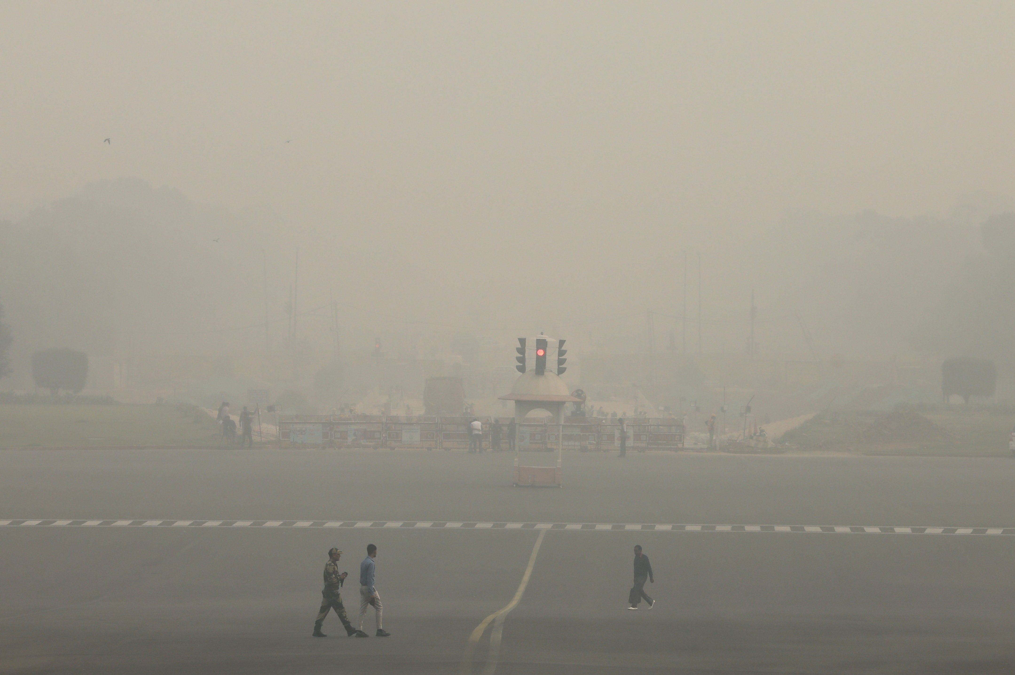 <p>A view of the Rajpath through central Delhi, seen on Friday amid a spell of thick, deadly smog in India’s capital</p>