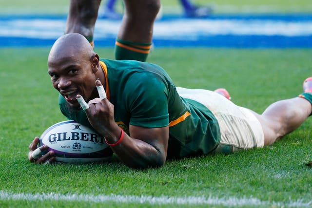 <p>Makazole Mapimpi celebrates scoring South Africa’s second try</p>