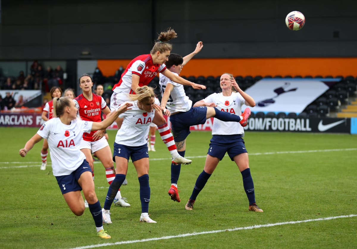 Vivianne Miedema rescues stoppage-time point for Arsenal against Tottenham