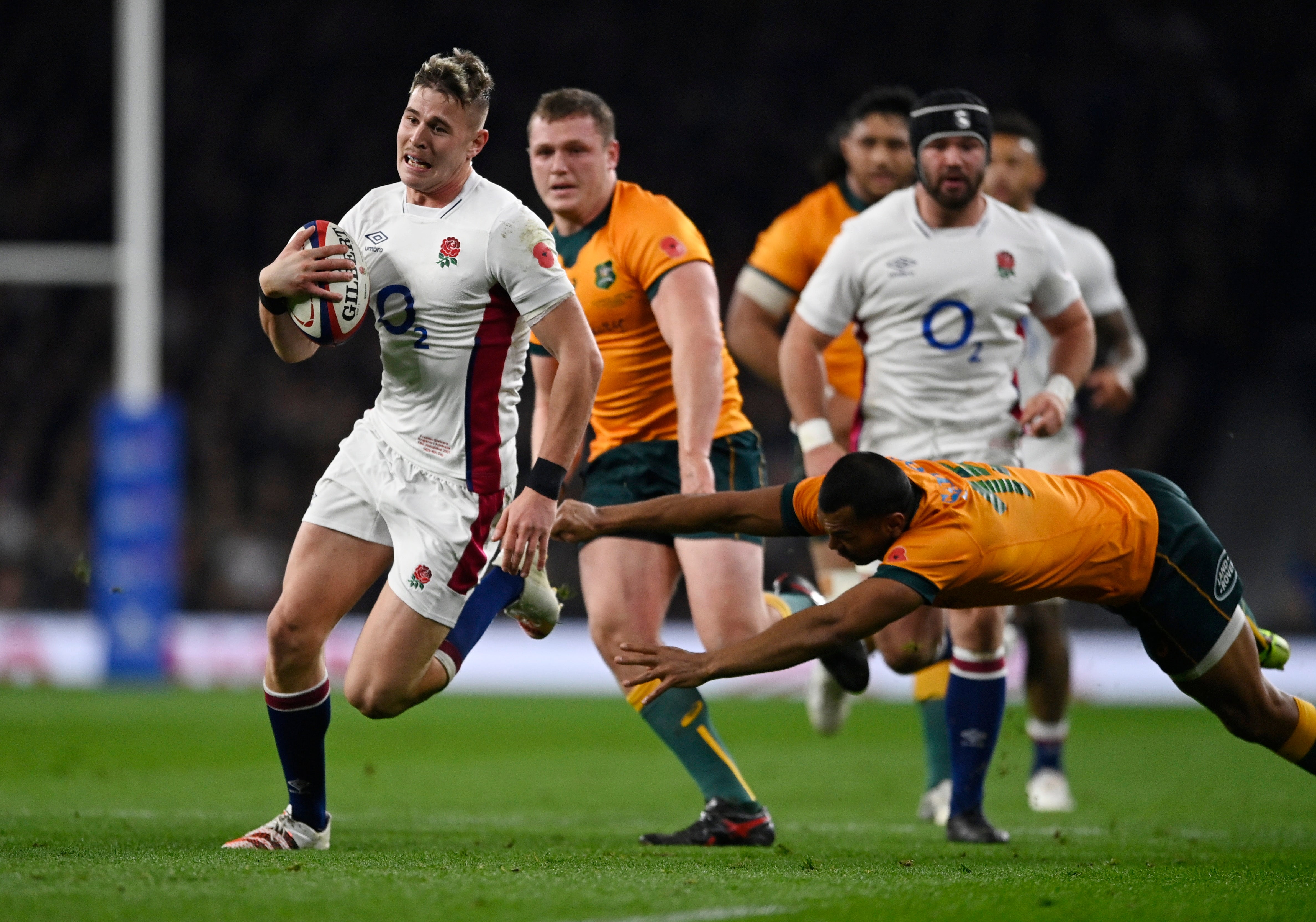 England's Freddie Steward scores their first try