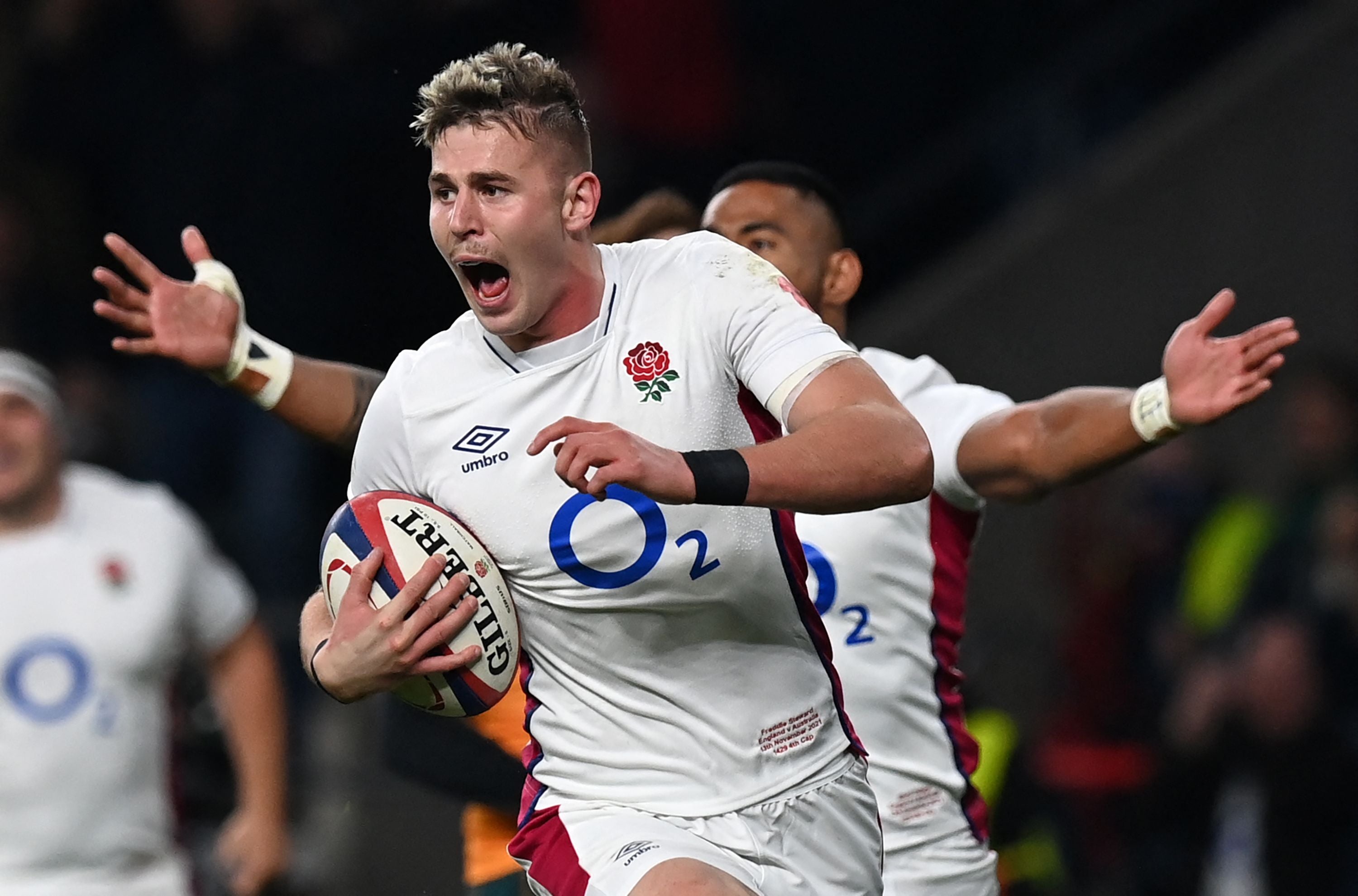 Freddie Steward runs in England’s opening try