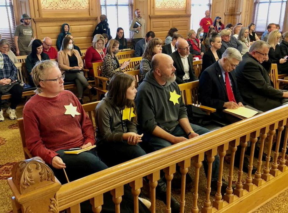 <p>Former Kansas City mayoral candidate Daran Duffy and his wife and daughter wearing yellow stars at the hearing on Friday</p>