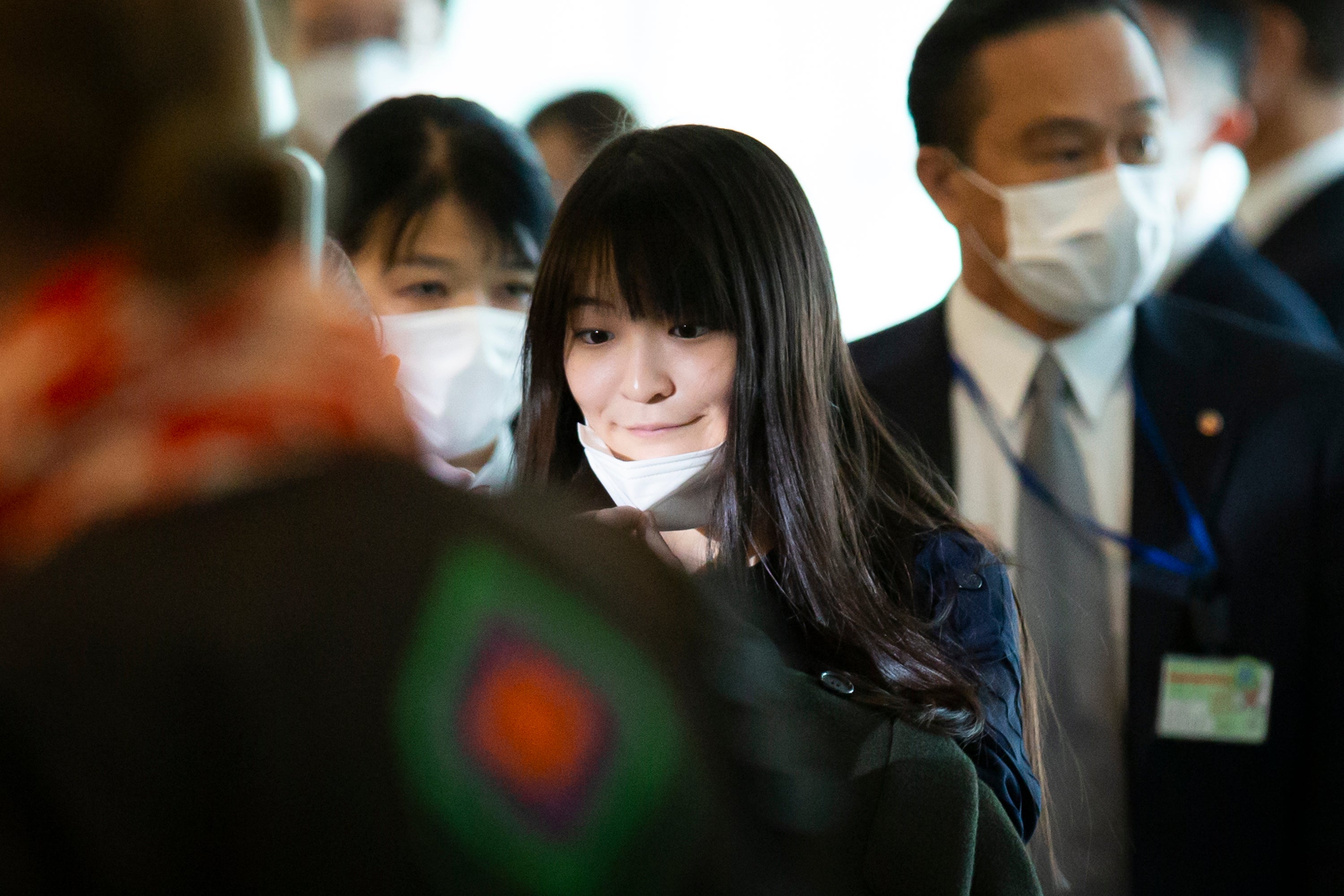 Mako Komuro removes her mask for face recognition upon departure at Haneda Airport