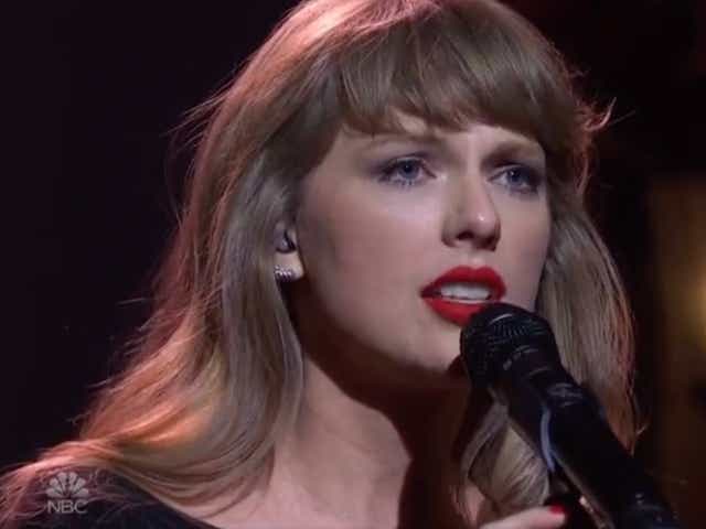 <p>Taylor Swift sings ‘All Too Well’ on SNL</p>