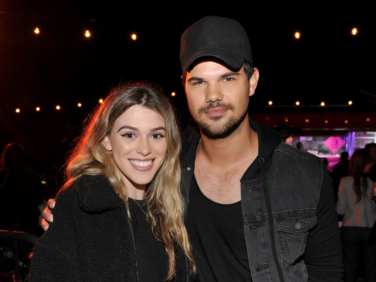 Fans react as Taylor Lautner marries Taylor Dome: ‘It’s like a sitcom’