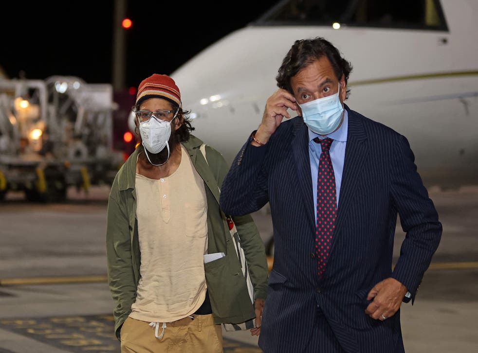 <p>US journalist Danny Fenster and diplomat Bill Richardson leave a plane in Doha, Qatar</p>