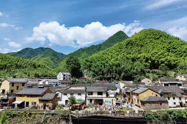 <p>A view of Shishe village, Tonglu county, Zhejiang province</p>