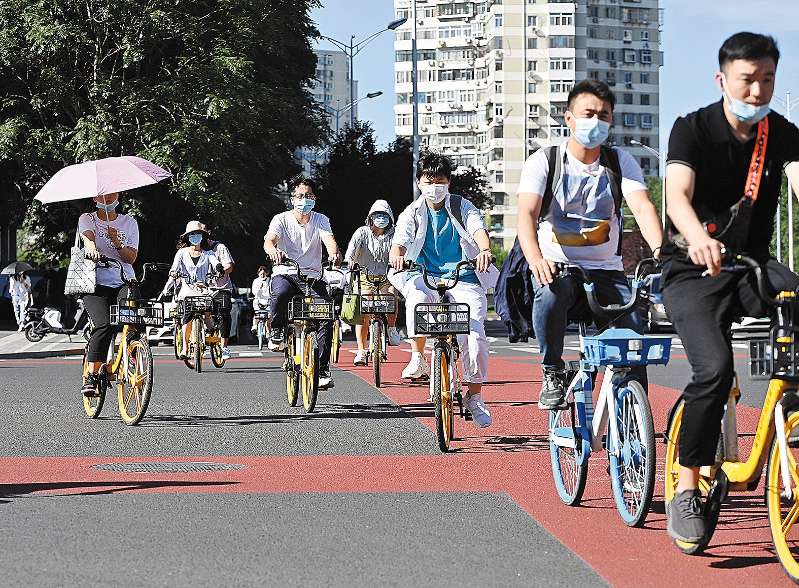 More residents are choosing cycling as their way to commute in Beijing