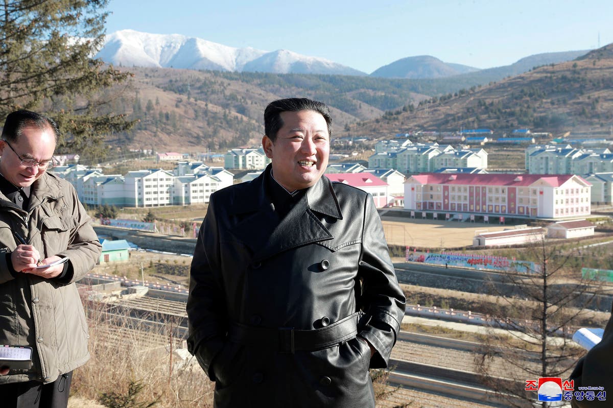 Kim Jong-un è riapparso dopo oltre un mese tra voci di cattiva salute