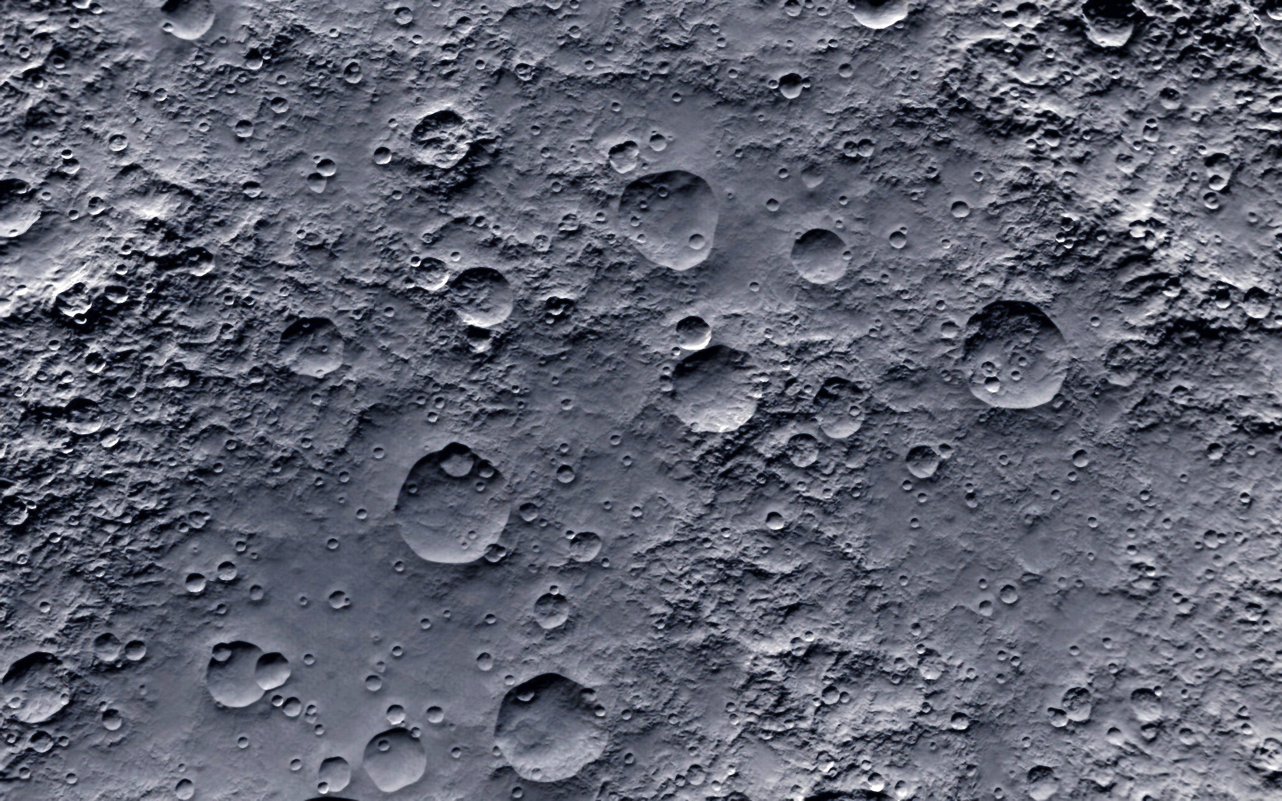 The moon’s surface – but what exactly lies beneath?